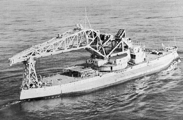 Crane Ship No.1 at sea in 1944.