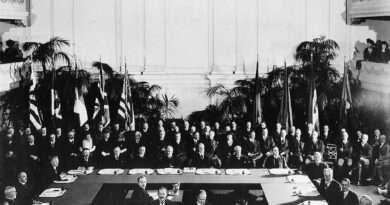 Signing of the Washington NavalTreaty.