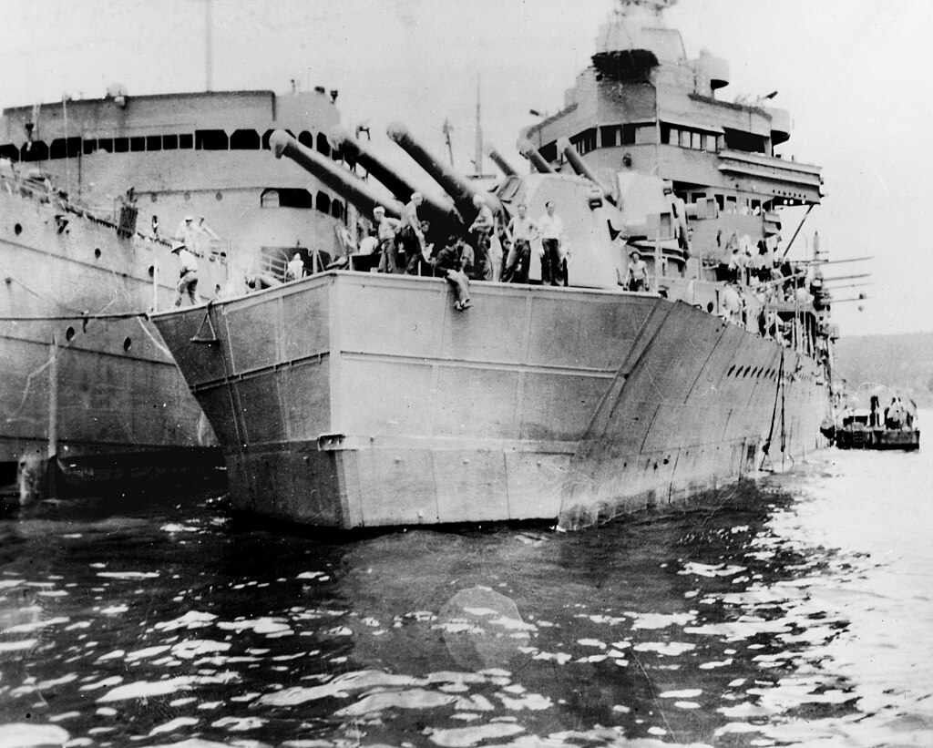The more sturdy temporary bow fitted at Espiritu Santo, January 1943. 