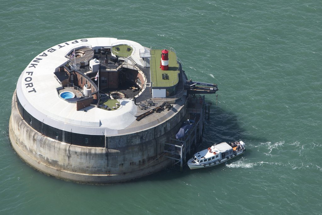 People arriving in a small vessel to visit the fort.